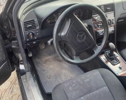 Чорний Мерседес Ц-Клас, об'ємом двигуна 2.8 л та пробігом 280 тис. км за 2500 $, фото 4 на Automoto.ua