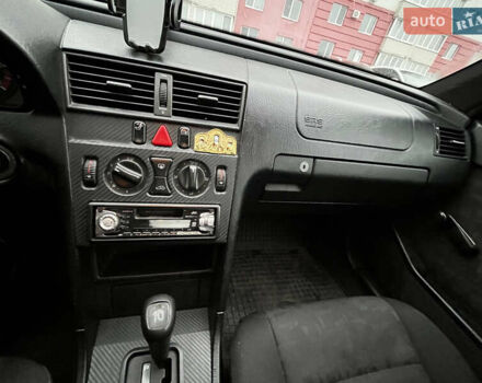 Черный Мерседес Ц-Класс, объемом двигателя 1.8 л и пробегом 400 тыс. км за 3000 $, фото 13 на Automoto.ua