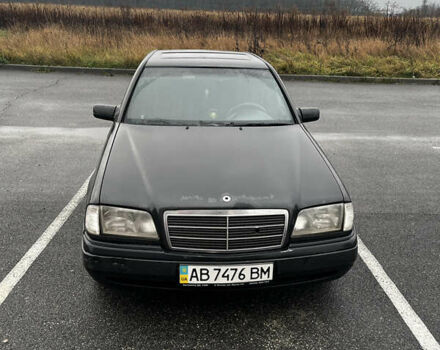 Черный Мерседес Ц-Класс, объемом двигателя 1.8 л и пробегом 400 тыс. км за 3000 $, фото 2 на Automoto.ua