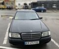 Черный Мерседес Ц-Класс, объемом двигателя 2.2 л и пробегом 346 тыс. км за 3500 $, фото 1 на Automoto.ua