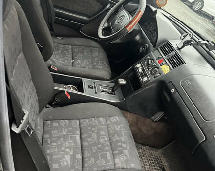 Черный Мерседес Ц-Класс, объемом двигателя 1.8 л и пробегом 400 тыс. км за 3000 $, фото 12 на Automoto.ua