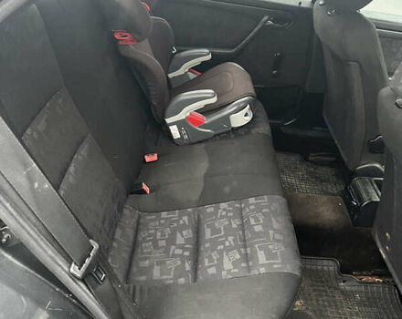 Черный Мерседес Ц-Класс, объемом двигателя 1.8 л и пробегом 400 тыс. км за 3000 $, фото 14 на Automoto.ua