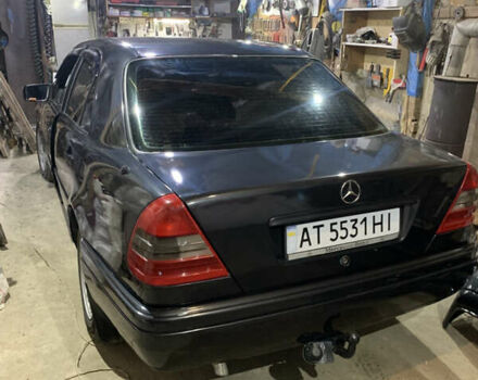 Мерседес Ц-Клас 1997 у Сторожинце на Automoto.ua Чорний Мерседес Ц-Клас, об'ємом двигуна 2 л та пробігом 400 тис. км за 3000 $, фото 1 на Automoto.ua