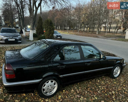 Черный Мерседес Ц-Класс, объемом двигателя 1.8 л и пробегом 482 тыс. км за 3250 $, фото 1 на Automoto.ua