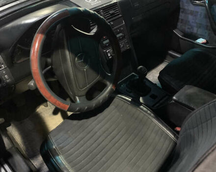 Мерседес Ц-Клас 1997 у Сторожинце на Automoto.ua Чорний Мерседес Ц-Клас, об'ємом двигуна 2 л та пробігом 400 тис. км за 3000 $, фото 2 на Automoto.ua