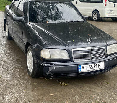 Чорний Мерседес Ц-Клас, об'ємом двигуна 2 л та пробігом 706 тис. км за 2800 $, фото 6 на Automoto.ua
