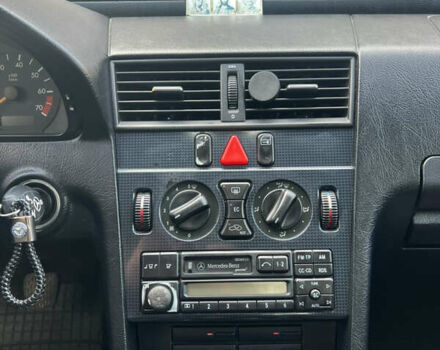 Черный Мерседес Ц-Класс, объемом двигателя 1.8 л и пробегом 482 тыс. км за 3250 $, фото 7 на Automoto.ua