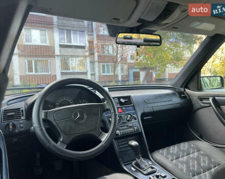 Черный Мерседес Ц-Класс, объемом двигателя 1.8 л и пробегом 482 тыс. км за 3250 $, фото 6 на Automoto.ua