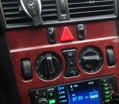 Черный Мерседес Ц-Класс, объемом двигателя 1.8 л и пробегом 560 тыс. км за 1850 $, фото 5 на Automoto.ua