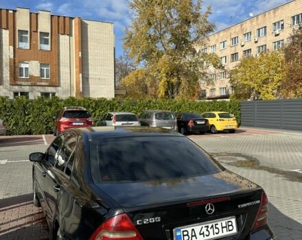 Черный Мерседес Ц-Класс, объемом двигателя 2 л и пробегом 300 тыс. км за 2950 $, фото 4 на Automoto.ua