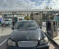 Черный Мерседес Ц-Класс, объемом двигателя 2 л и пробегом 300 тыс. км за 2950 $, фото 1 на Automoto.ua
