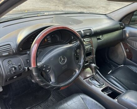 Черный Мерседес Ц-Класс, объемом двигателя 2 л и пробегом 300 тыс. км за 2950 $, фото 10 на Automoto.ua