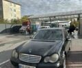 Черный Мерседес Ц-Класс, объемом двигателя 2 л и пробегом 300 тыс. км за 2950 $, фото 1 на Automoto.ua