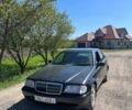 Черный Мерседес Ц-Класс, объемом двигателя 1.8 л и пробегом 300 тыс. км за 2000 $, фото 1 на Automoto.ua