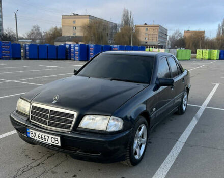 Черный Мерседес Ц-Класс, объемом двигателя 1.8 л и пробегом 428 тыс. км за 3499 $, фото 4 на Automoto.ua