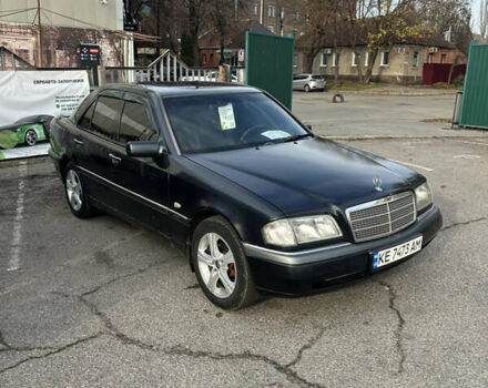 Черный Мерседес Ц-Класс, объемом двигателя 2 л и пробегом 337 тыс. км за 2999 $, фото 1 на Automoto.ua