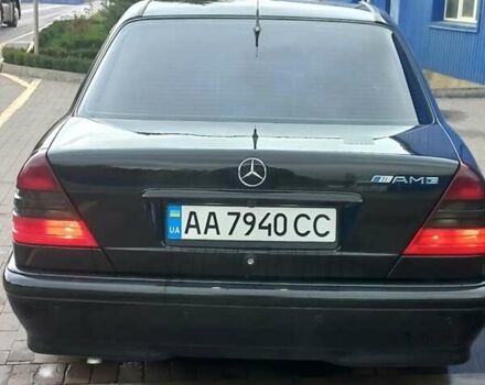 Черный Мерседес Ц-Класс, объемом двигателя 1.8 л и пробегом 252 тыс. км за 3800 $, фото 4 на Automoto.ua