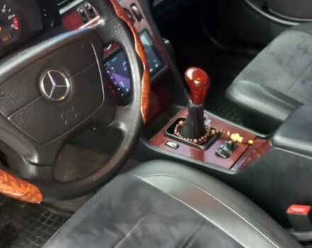 Черный Мерседес Ц-Класс, объемом двигателя 1.8 л и пробегом 252 тыс. км за 3800 $, фото 1 на Automoto.ua