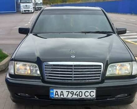 Черный Мерседес Ц-Класс, объемом двигателя 1.8 л и пробегом 252 тыс. км за 3800 $, фото 2 на Automoto.ua