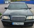 Черный Мерседес Ц-Класс, объемом двигателя 1.8 л и пробегом 252 тыс. км за 3800 $, фото 2 на Automoto.ua