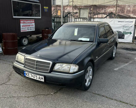 Черный Мерседес Ц-Класс, объемом двигателя 2 л и пробегом 337 тыс. км за 2999 $, фото 2 на Automoto.ua