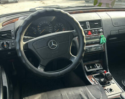 Черный Мерседес Ц-Класс, объемом двигателя 2 л и пробегом 337 тыс. км за 2999 $, фото 7 на Automoto.ua