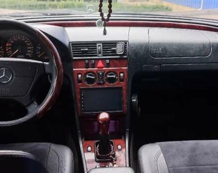 Черный Мерседес Ц-Класс, объемом двигателя 1.8 л и пробегом 252 тыс. км за 3800 $, фото 6 на Automoto.ua