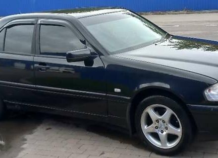 Черный Мерседес Ц-Класс, объемом двигателя 1.8 л и пробегом 252 тыс. км за 3800 $, фото 3 на Automoto.ua