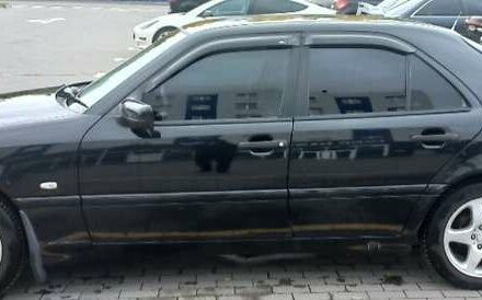 Черный Мерседес Ц-Класс, объемом двигателя 1.8 л и пробегом 252 тыс. км за 3800 $, фото 7 на Automoto.ua