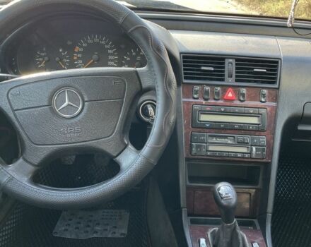 Чорний Мерседес Ц-Клас, об'ємом двигуна 1.8 л та пробігом 111 тис. км за 2750 $, фото 7 на Automoto.ua
