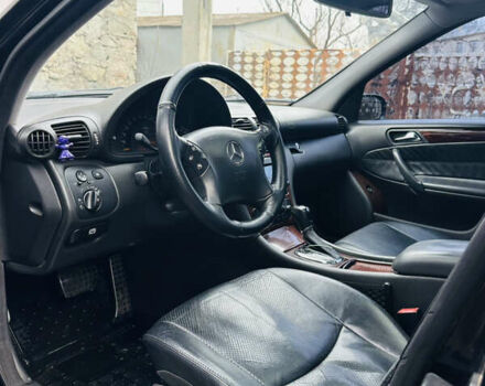 Черный Мерседес Ц-Класс, объемом двигателя 2 л и пробегом 475 тыс. км за 5800 $, фото 7 на Automoto.ua