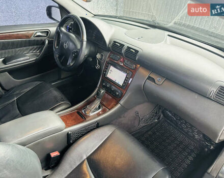 Черный Мерседес Ц-Класс, объемом двигателя 2 л и пробегом 475 тыс. км за 5800 $, фото 17 на Automoto.ua