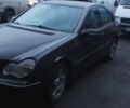 Черный Мерседес Ц-Класс, объемом двигателя 2.1 л и пробегом 400 тыс. км за 4750 $, фото 1 на Automoto.ua