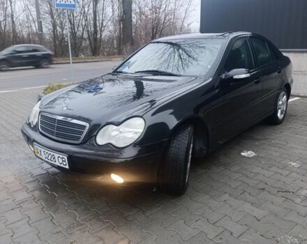 Чорний Мерседес Ц-Клас, об'ємом двигуна 2 л та пробігом 300 тис. км за 2900 $, фото 2 на Automoto.ua