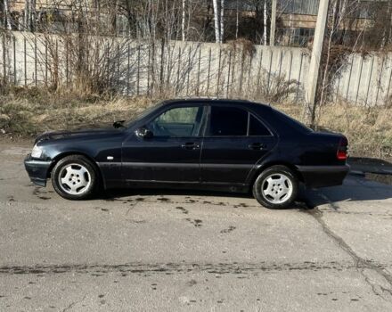 Чорний Мерседес Ц-Клас, об'ємом двигуна 1.8 л та пробігом 111 тис. км за 2750 $, фото 2 на Automoto.ua