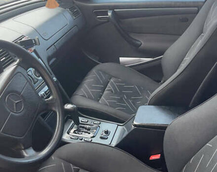 Чорний Мерседес Ц-Клас, об'ємом двигуна 2 л та пробігом 260 тис. км за 2598 $, фото 10 на Automoto.ua