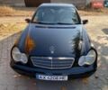 Чорний Мерседес Ц-Клас, об'ємом двигуна 2 л та пробігом 306 тис. км за 3500 $, фото 1 на Automoto.ua