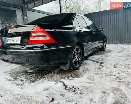 Черный Мерседес Ц-Класс, объемом двигателя 2 л и пробегом 475 тыс. км за 5800 $, фото 5 на Automoto.ua