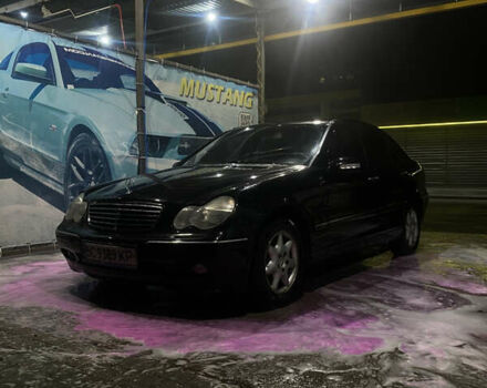 Чорний Мерседес Ц-Клас, об'ємом двигуна 2 л та пробігом 300 тис. км за 3500 $, фото 1 на Automoto.ua