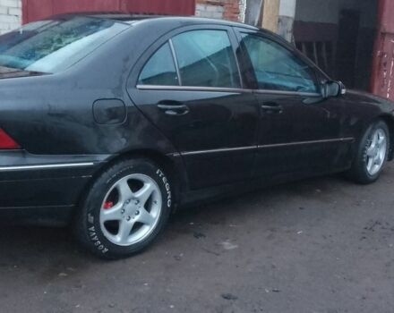 Черный Мерседес Ц-Класс, объемом двигателя 2.1 л и пробегом 400 тыс. км за 4750 $, фото 3 на Automoto.ua