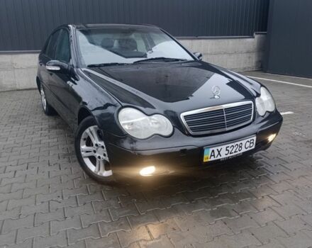 Чорний Мерседес Ц-Клас, об'ємом двигуна 2 л та пробігом 300 тис. км за 2900 $, фото 1 на Automoto.ua