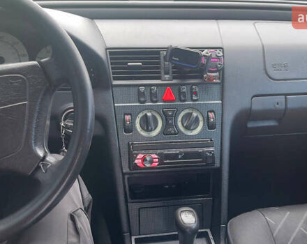 Чорний Мерседес Ц-Клас, об'ємом двигуна 2 л та пробігом 260 тис. км за 2598 $, фото 15 на Automoto.ua