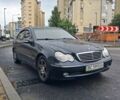 Черный Мерседес Ц-Класс, объемом двигателя 2 л и пробегом 322 тыс. км за 5000 $, фото 1 на Automoto.ua