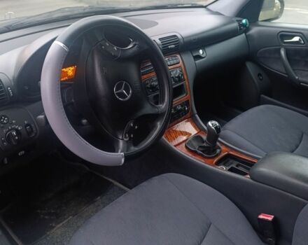 Чорний Мерседес Ц-Клас, об'ємом двигуна 2 л та пробігом 300 тис. км за 2900 $, фото 5 на Automoto.ua