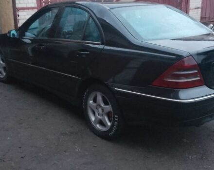 Черный Мерседес Ц-Класс, объемом двигателя 2.1 л и пробегом 400 тыс. км за 4750 $, фото 2 на Automoto.ua