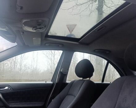 Чорний Мерседес Ц-Клас, об'ємом двигуна 2 л та пробігом 300 тис. км за 2900 $, фото 7 на Automoto.ua