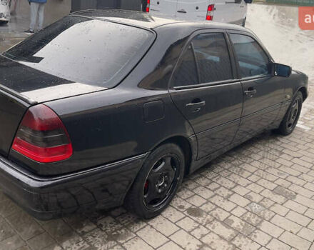 Чорний Мерседес Ц-Клас, об'ємом двигуна 2 л та пробігом 260 тис. км за 2598 $, фото 6 на Automoto.ua