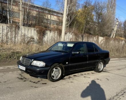 Чорний Мерседес Ц-Клас, об'ємом двигуна 1.8 л та пробігом 111 тис. км за 2750 $, фото 1 на Automoto.ua