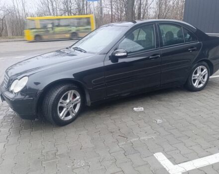 Чорний Мерседес Ц-Клас, об'ємом двигуна 2 л та пробігом 300 тис. км за 2900 $, фото 3 на Automoto.ua