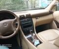 Чорний Мерседес Ц-Клас, об'ємом двигуна 2 л та пробігом 487 тис. км за 3300 $, фото 1 на Automoto.ua